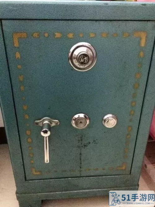 未上锁的房间保险柜怎么打开？老式保险柜3个密码规律